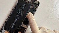 iPhone16 PM或首用不锈钢电池外壳 加强散热保护